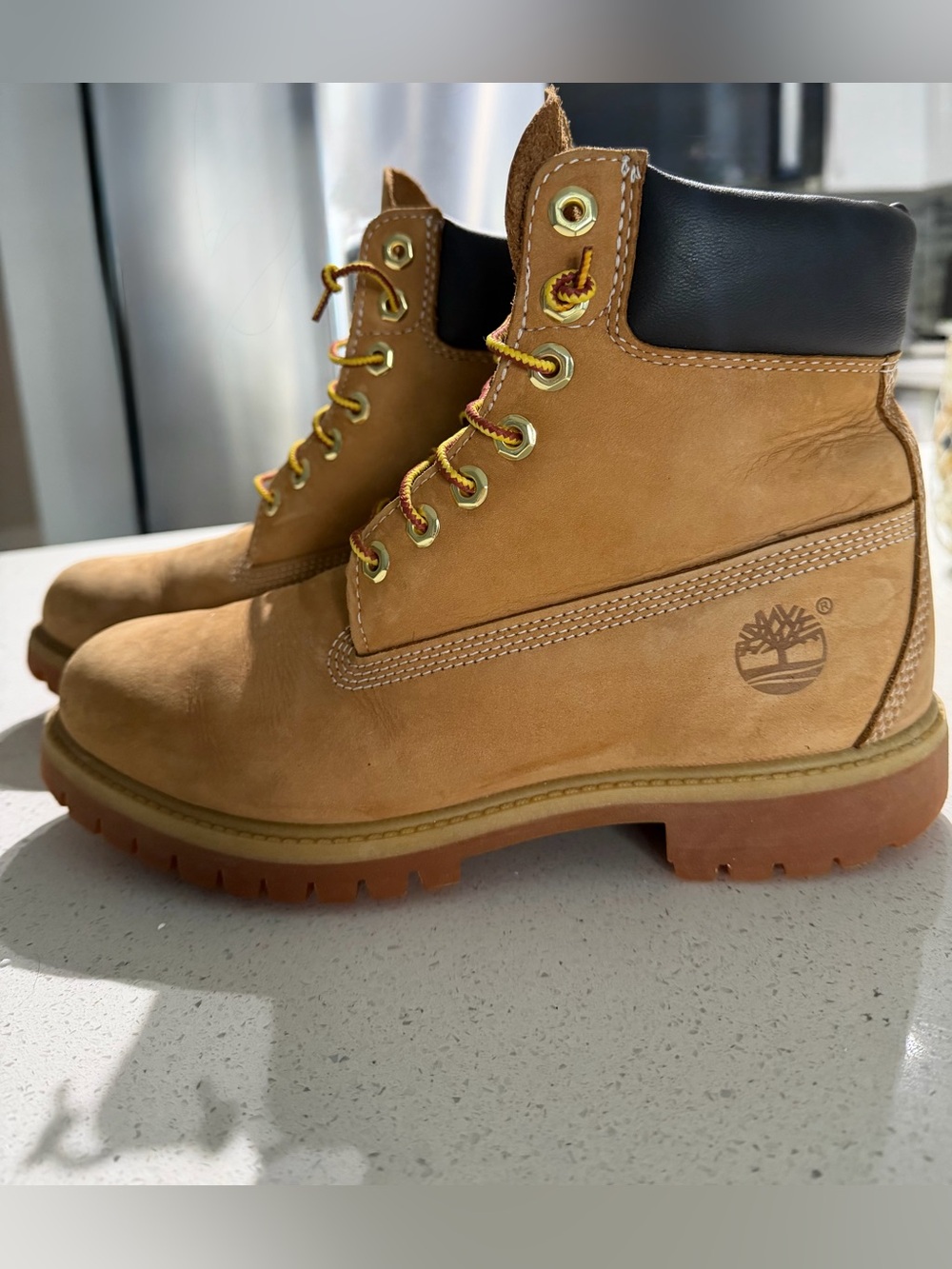 Timberland Wheat Nubuck Lace-Up men’s Boots with Black Collar size 8